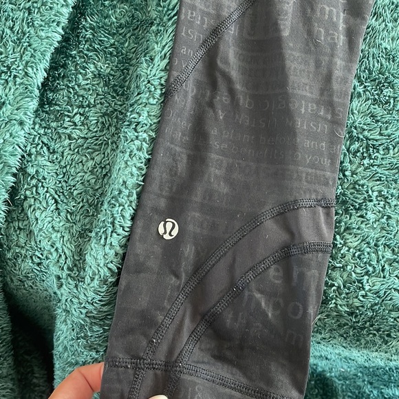 Lululemon Size 2 Leggings - RARE pattern - Picture 3 of 4